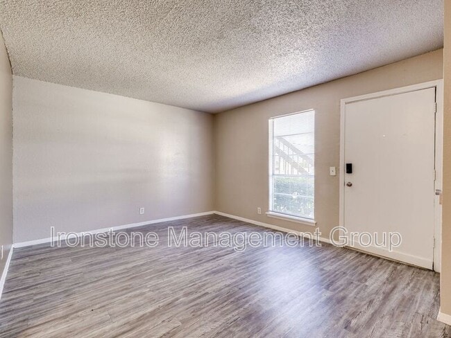 Photo - 4651 S Darlington Ave