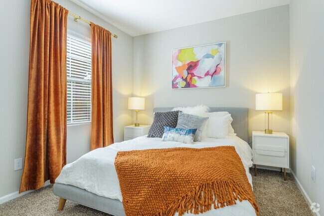 2BR, 2BA - 1,040SF