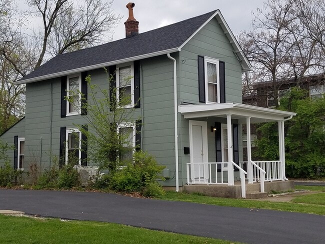 Photo - 4911 Calvert St