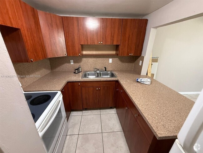 Building Photo - 10090 NW 80th Ct Unit 1117 Rental