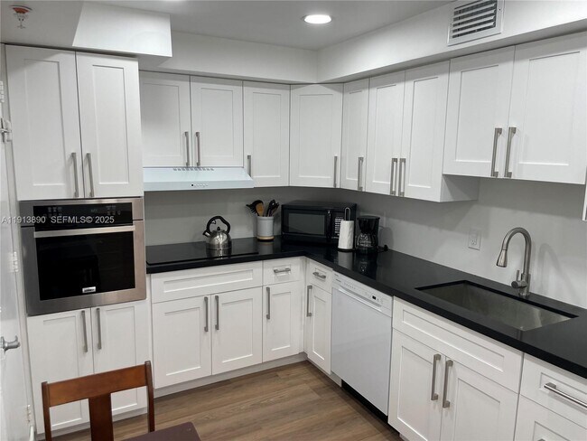 Photo - 3801 S Ocean Blvd Unidad 11T