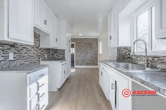 Photo - Charming 4 Bedroom Home!