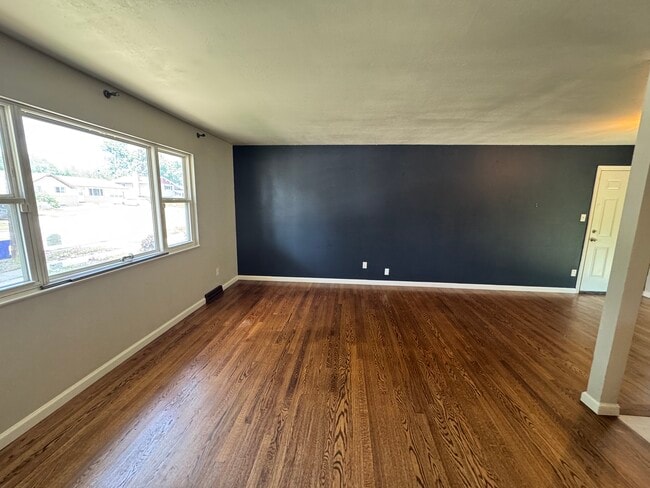 Photo - 1529 Sawyer Way