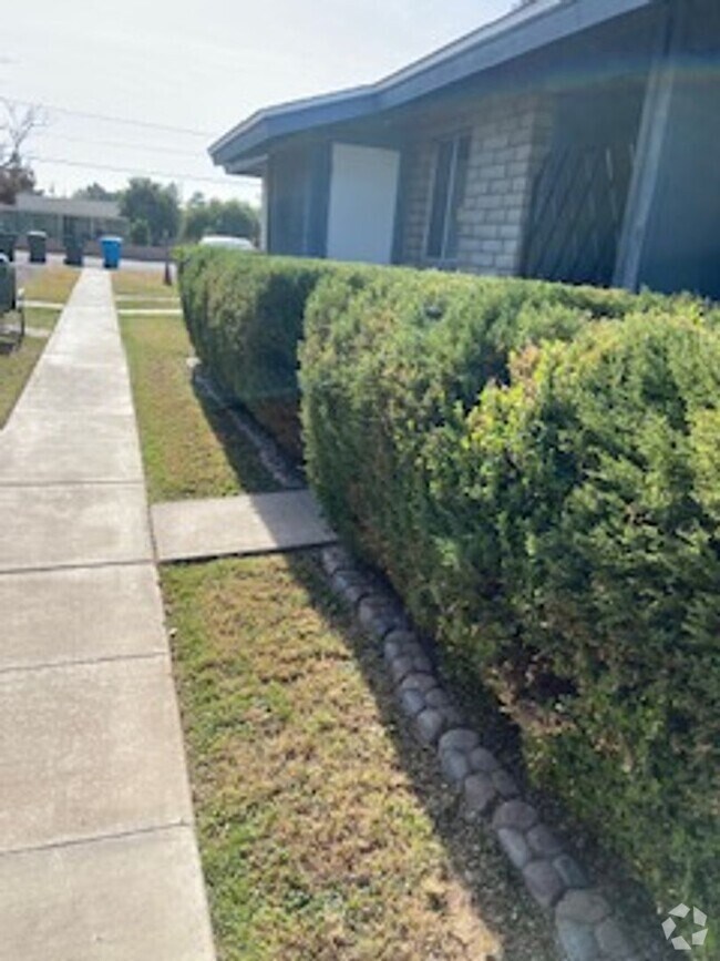 Building Photo - 2 BEDROOM 2 BATH SINGLE LEVEL 4-PLEX UNIT ... Rental