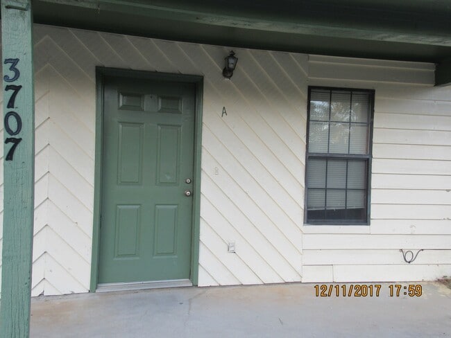 Building Photo - 3707MULLIGAN Unit 3707A Mulligan Circle Rental