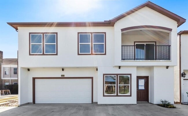 Photo - 11623 Waldemar Dr House