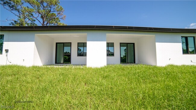 Photo - 2401-2403 Matena Ave S