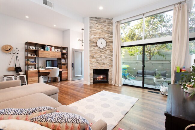 Photo - 4333 Redwood Ave