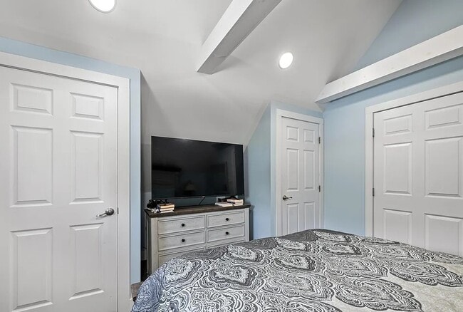 Photo - 827 Foote Ave