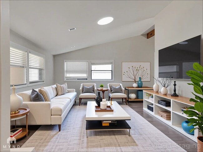 Photo - 925 Warren Way