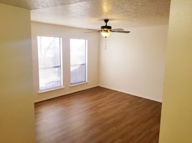 Foto principal - 1715 Siri Dharma Ct