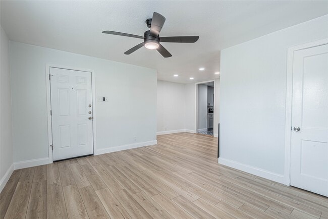 Photo - 2303 Rosewood St Unidad 2