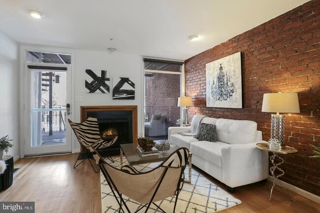 Photo - 1753 Swann St NW Unidad 2