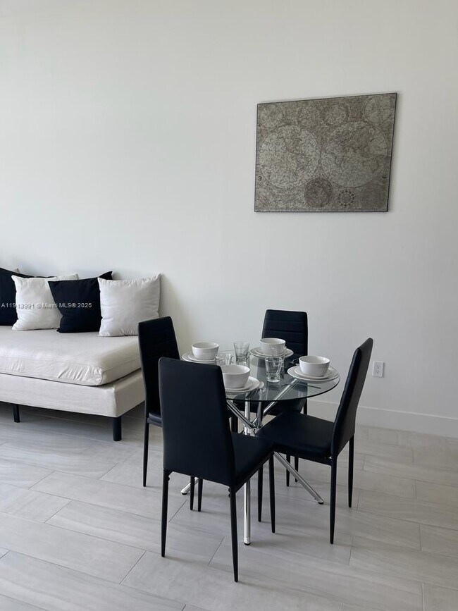 Photo - 2000 Metropica Wy Unit 605