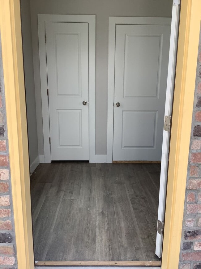 Photo - FREE RENT FIRST MONTH - Townhome in Prime ...