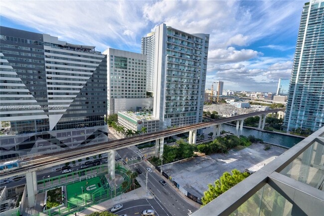 Photo - 88 SW 7th St Unidad 1110