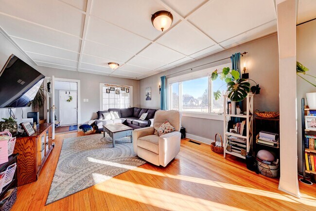 Photo - Pet Friendly 2 bed/ 1 bath single family h...