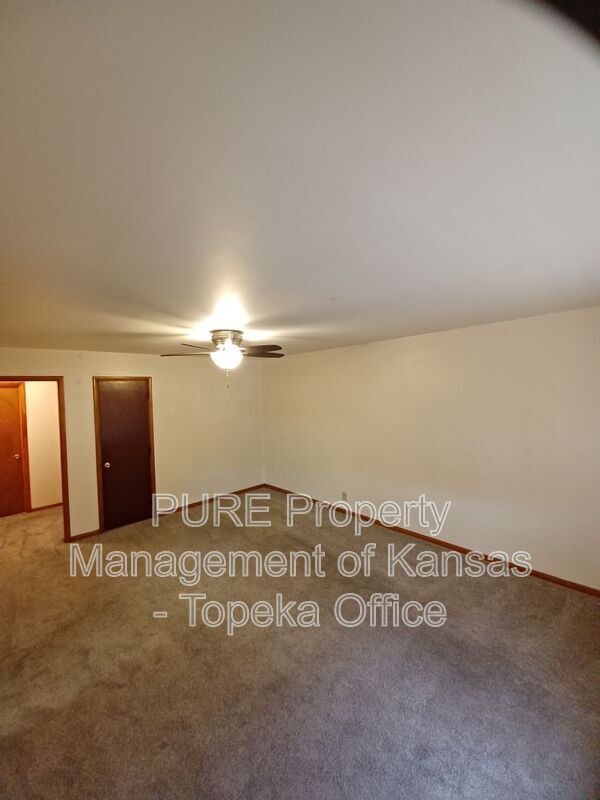 Photo - 643 SW Oakley Ave