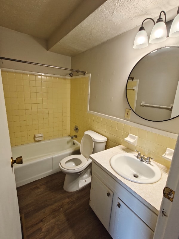 Photo - 458 Sheraton Dr NW