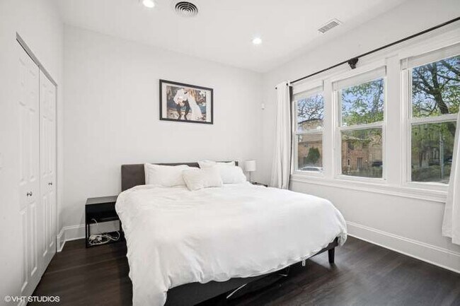 Main Bedroom - 2512 W Lyndale St Unit 1