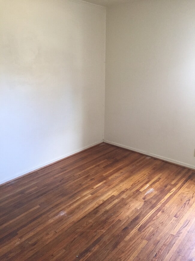 Photo - 1005 Nancy Ln SE