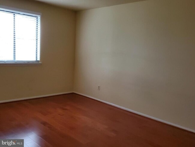 Building Photo - 1002 Spring Gate Rd Unit 2C Rental