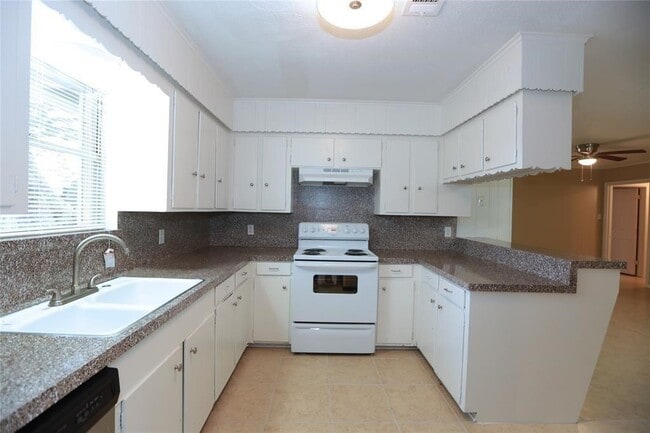 Building Photo - 903 Mabry St