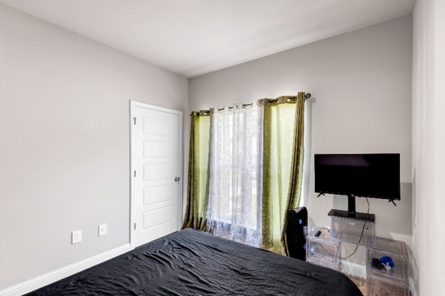 Photo - 5371 Leeds Ln