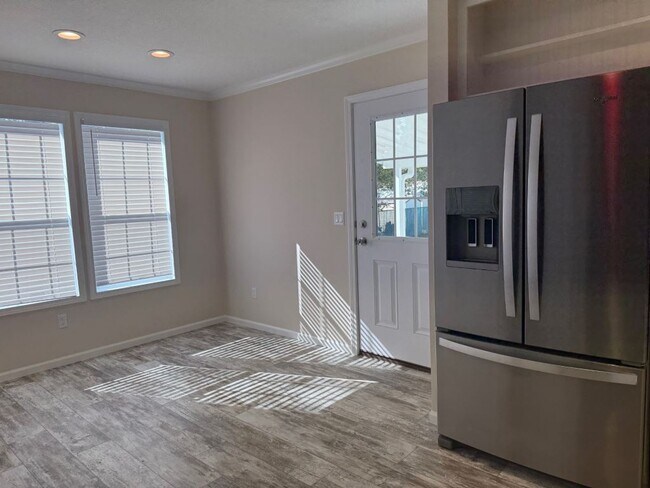 Photo - 4 Tahitian Dr