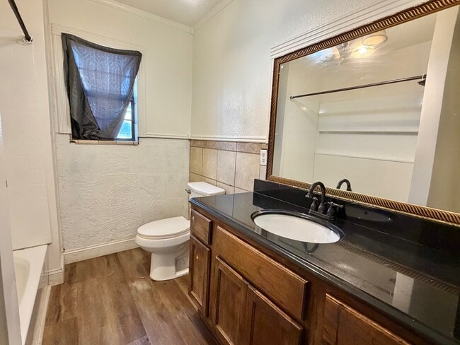 Photo - 104 Selma St