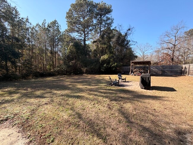 Yard - 1 Courtyard Ln