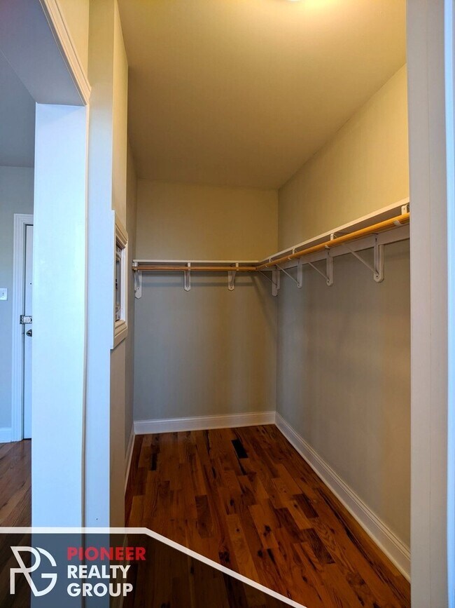 Photo - 812 W Diversey Pky Apartments Unit 4