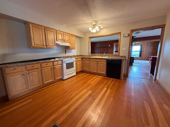 Building Photo - 2011 Euclid Ave Rental