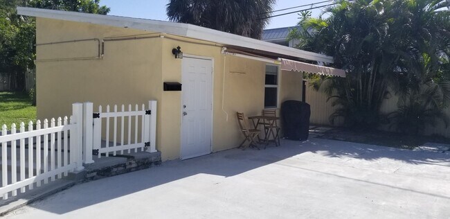 Photo - 300 NW 21st St