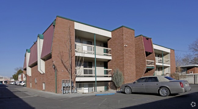 Villa Charmont Apartments