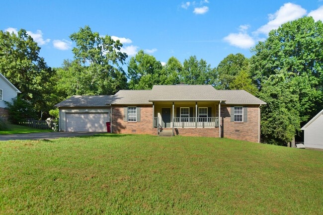 Building Photo - Pet Friendly Three Bedroom! Rental