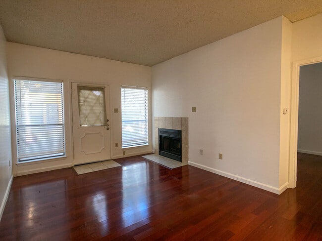 Photo - 806 W 24th St