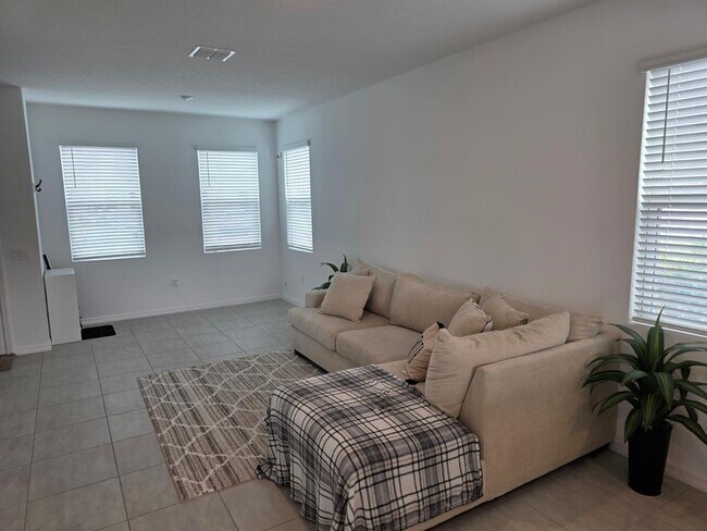 Photo - 3318 Composition St