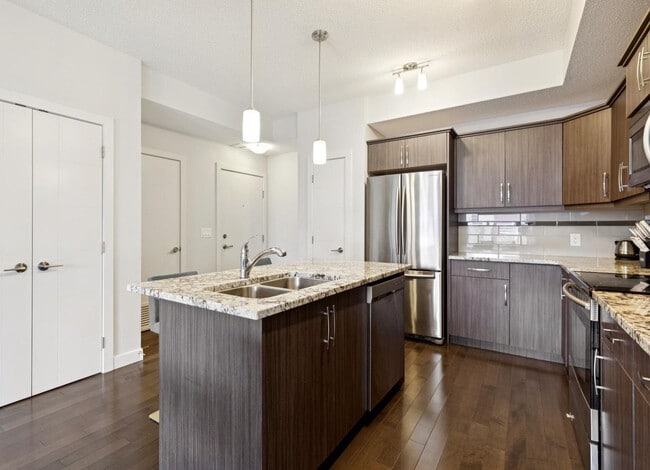 Photo - 10523-123 123 St NW
