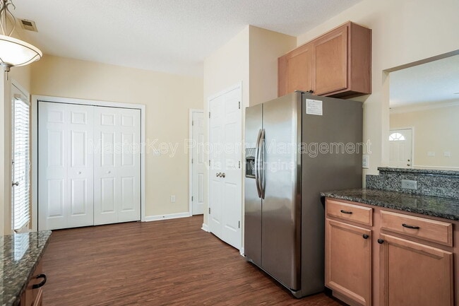 Photo - 208 Pointe Crest Ct
