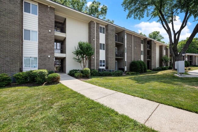Tysons Glen Apartments and Townhomes