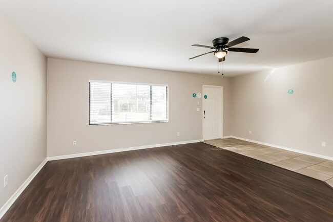 Photo - 139 SE 19th Ln