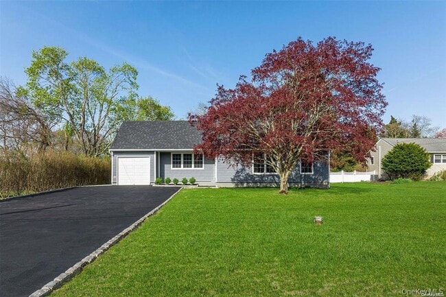 Photo - 970 Village Ln