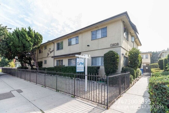 Building Photo - 12828 Oxnard St Unit 08 Rental