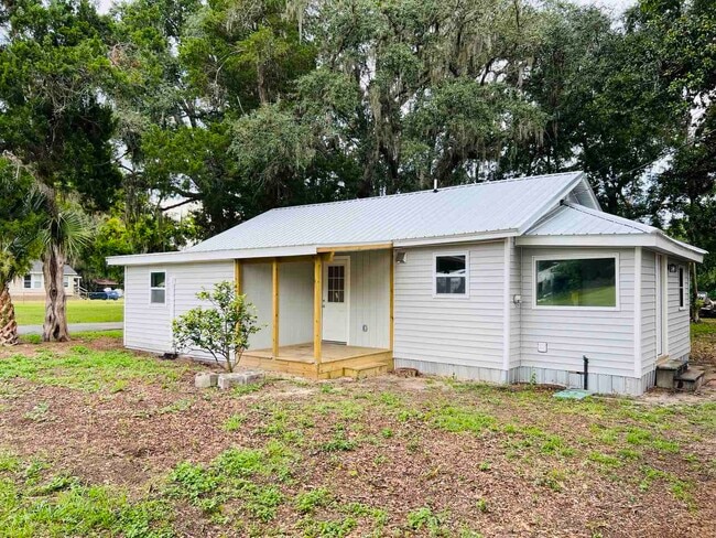 Building Photo - 483 SE Margaret Dr Rental