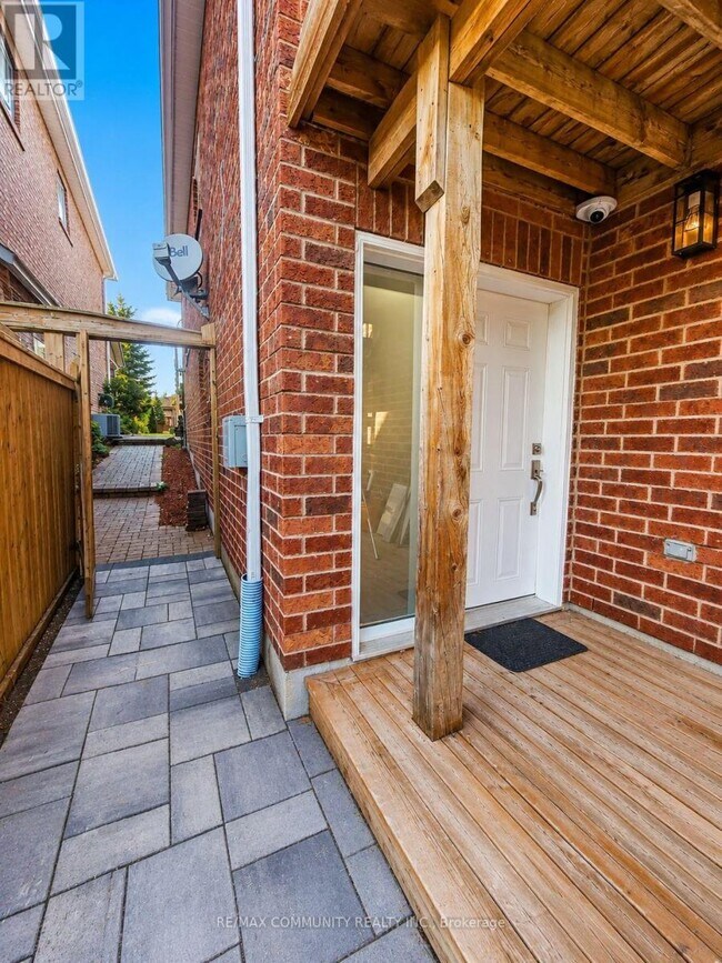 Photo - 19 Lacroix Ct