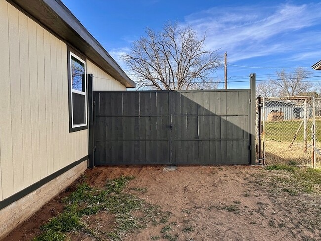 Photo - 1012 W 26th St