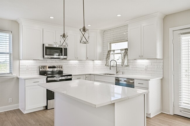 Building Photo - 2118 103rd St