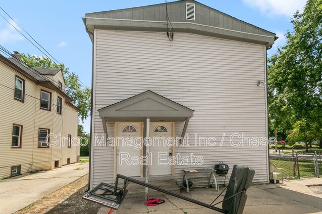 Photo - 621 Oneida St