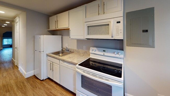 Photo - 2300 N High St